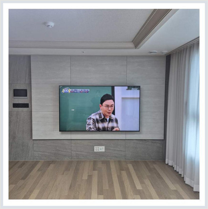 당일 가격 상담 시 참고하는 벽걸이TV 설치 사진: 설치 후 선정리의 모습, 강남구·서초구·송파구 관련 안내용 참고 이미지