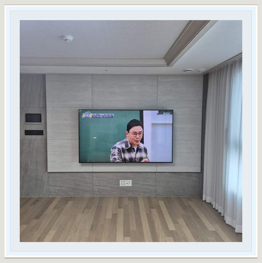 아트월 교체 상담 시 참고하는 벽걸이TV 설치 사진: 주변기기 위치를 생각할 참고, 성북구·강북구·종로구 관련 안내용 참고 이미지