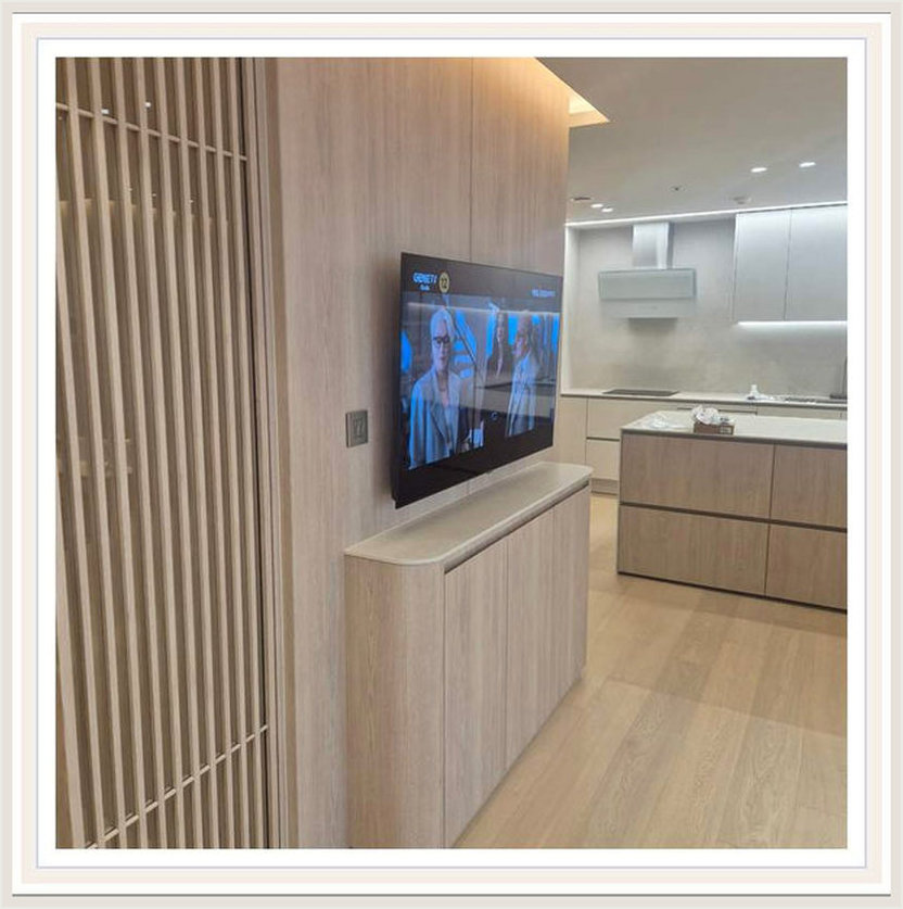 금액 비교 상담 시 참고하는 벽걸이TV 설치 사진: TV와 장식장 사이 간격, 도봉구·노원구·강북구 관련 안내용 참고 이미지