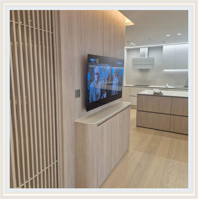 거치대 비교 상담 시 참고하는 벽걸이TV 설치 사진: 거실 벽의 참고 장면, 김포시·부천시·광명시 관련 안내용 참고 이미지