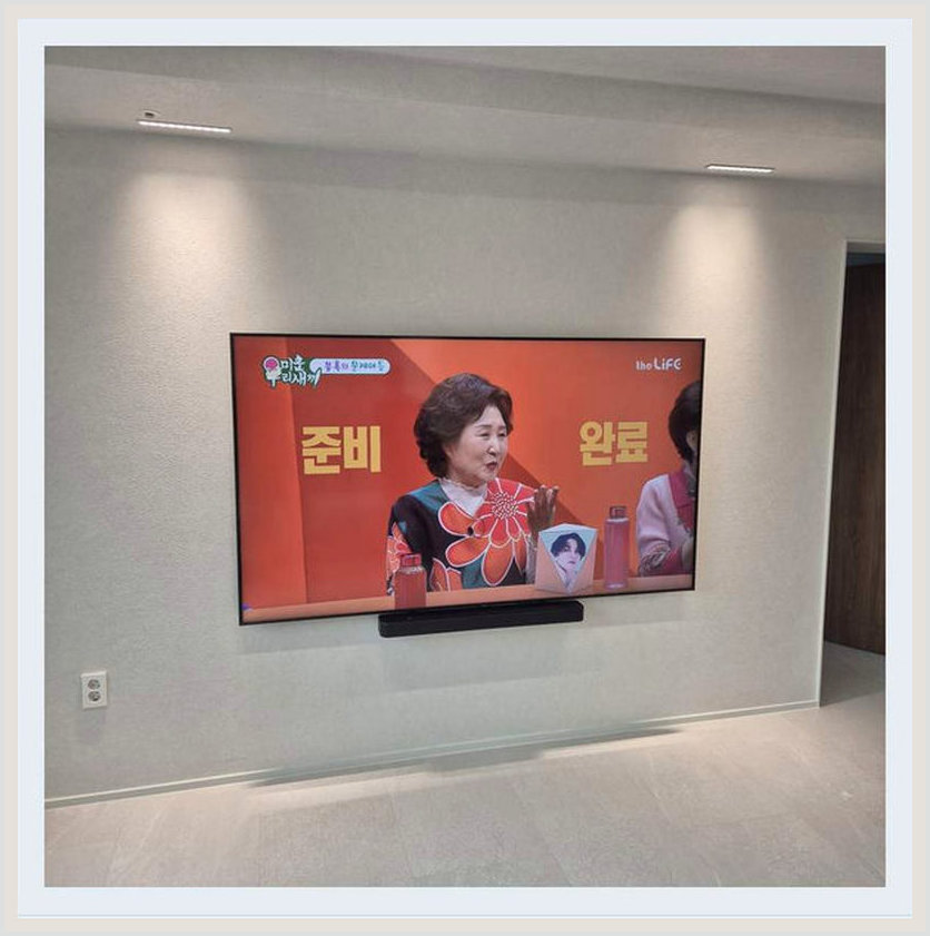 가벽 후기 상담 시 참고하는 벽걸이TV 설치 사진: 거치 전 안전 점검 대상, 영통구·기흥구·수지구 관련 안내용 참고 이미지